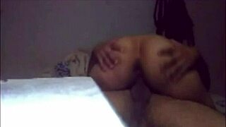 une magnifique latina fait plaisir a son mec