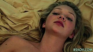 Karla Kush fingers hot babe