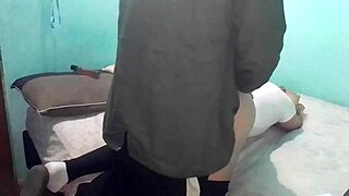 Cogemos De Perrito Un Día De Frío En La Cama