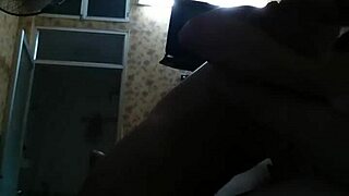 Does Le Anh Kien fuck that twink bareback? Watch this intense gay action!