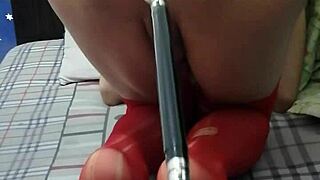 嘿，看人妖Yiyi用机器玩转肛门！