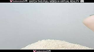 Can this solo blonde babe rub her clit in vr?