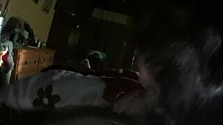 mientras esposo trabaja, vecino cuida a esposa 😜