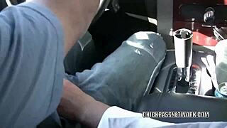 拉丁大学生Audrianna Angel和棕发夫妇激情3P