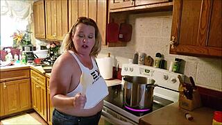 斯嘉丽抓到继子和大奶妹猛吸屌！