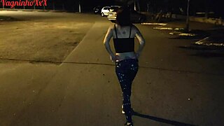 霍莉·鲁比公园闪现大屁股？