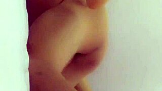 Vietnamese Friends Creampie Big Asses in Motel