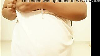 i'm the indian maid showin big boobz