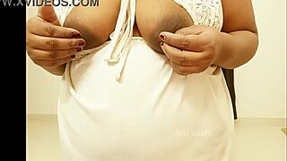 i'm the indian maid showin big boobz