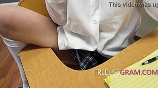 wanna see a threesome in history class?