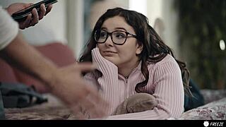 Men freeze attractive women and explore their fantasies.