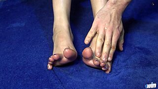 Made for foot fetishists: foot massage with blue nails and big oiled butt.