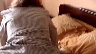 兴奋拉丁人妻操前色情时刻