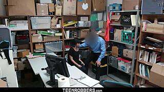Teen shoplifter caught and recorded