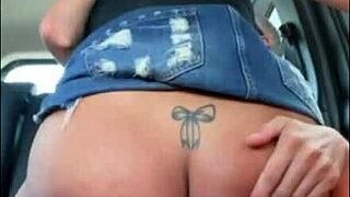 No meio da viagem a puta resolveu sentar no meu pau publicamente