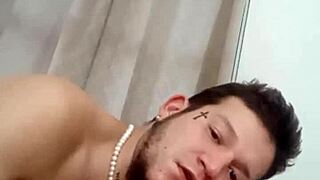 Watch Palos Mañaneros episode 1 featuring Colombian and Mexican gay morning action. the guys engage in intense encounters.