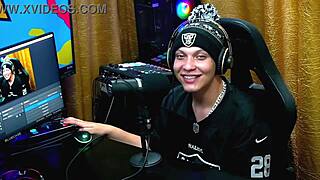 Ruan couldn't resist kissing Natasha Naturista at the beach!