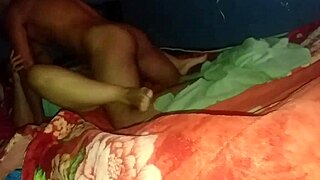 me tiene loco el enorme culo de mi hermanastra y me la follo bien rico