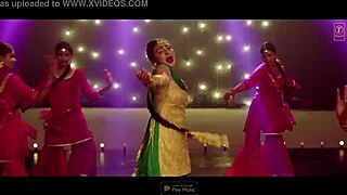 shanta shows her big tits and ass