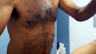 熟男老爸用巨屌撕裂已婚男