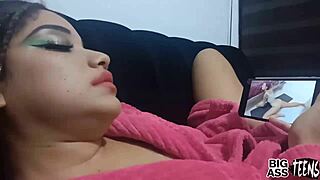 sexo con mi hermanastra de enorme culo en casa