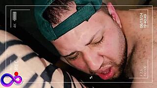 Depois que treparam uma vez, esses dois cairam no desejo e fizeram sexo no meio da sala, passivo gemendo de prazer - full no sheer com