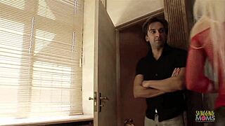 这骚妹对闺蜜简单口交不满足