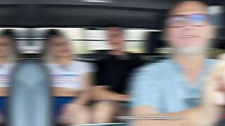 哥伦比亚 Maxx Betancur 在车里猛干娇小金发，Juan Bustos 路上激情