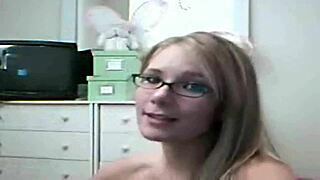 sexy teen 18+ masturbates pussy on webcam