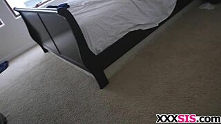 继妹口交挑逗继兄 求巨屌猛干 自拍片