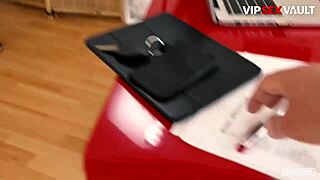 Jasmine Jae 在选角沙发上被两根大屌狠干，暴露全过程！