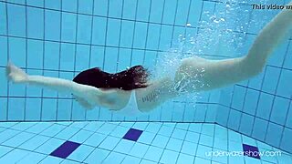 Roxalana Cheh Sexy Redhead Underwater Public Exposure