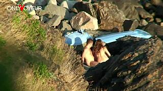 beach voyeur catches quick teen action