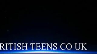 why is that teen getting railed behind her twin's back?