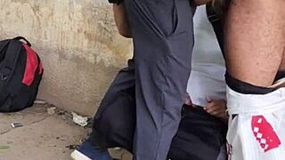 Oferencendo meu amigo na ciclovia