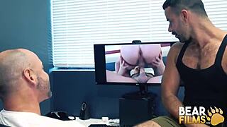 巨大Tyler Reed无套操毛茸茸Teddy Torres，在狂野会话中