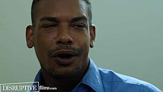 老政客原始力量猛支配年轻18+候选人