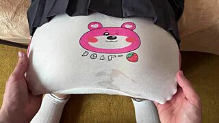 变态室友求了几周，终于得到她的第一次肛交猛干！