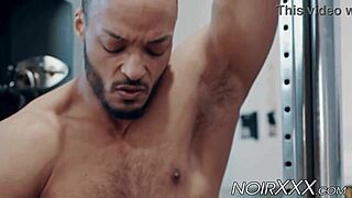 肌肉男Dillon Diaz独撸巨黑屌！