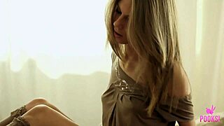 Mi Mejor Amiga Se Masturba Frente A Mi Y Luego Pide Mi Verga Adentro Sin Condon Le Gusta Metersela Con Desesperación