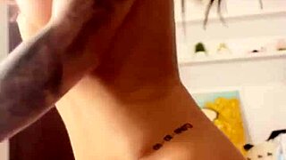 perfect body solo play with fingering and dildos