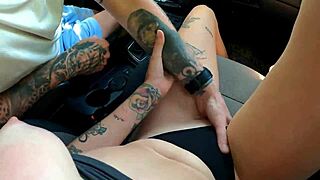 Beautiful woman with a big ass can’t pay the taxi fare
