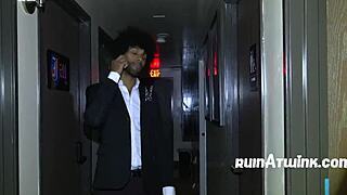 帅黑高管接女友电话后变群趴骚底