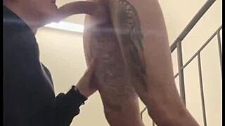 小鲜肉偷看男人自慰后献上口活