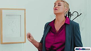 继母为何打18+继女屁股坏玩具