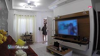 Hot Latina wife Thay Ksada flashes delivery man after shower