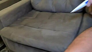 brincadeira entre amigos vira troca de casal com morena peludinha