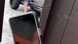 说服金发辣妹继妹来场狂野POV性爱