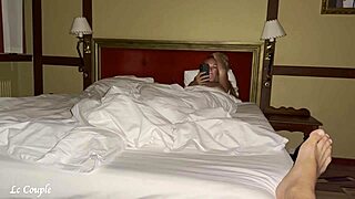 Real couple's midnight fun with mutual masturbation 😏