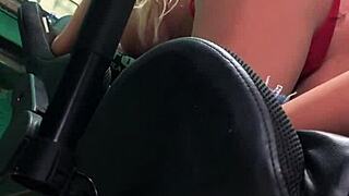 No Cusinho Da Loirinha Infio O Braso Todo Sex Toy